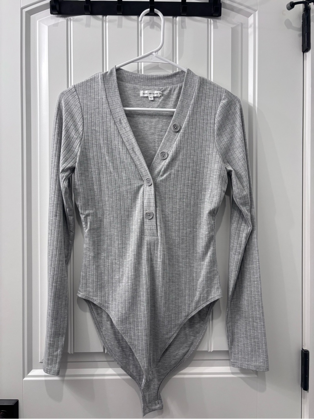 Good American Gray Ribbed Long-Sleeve Henley Bodysuit